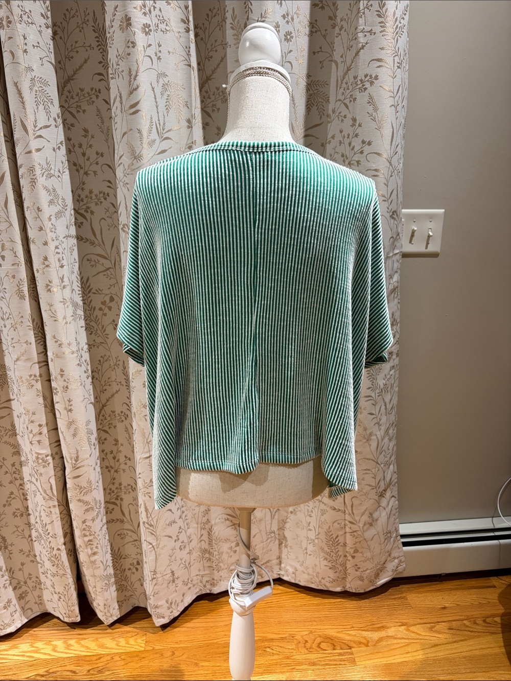 Zenana Outfitters Green and White Striped Short-Sleeve Tee size S/M - Picture 3 of 3